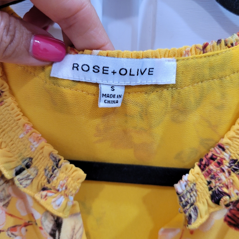 Rose & Olive Floral Sleeveless Blouse - Picture 5 of 7